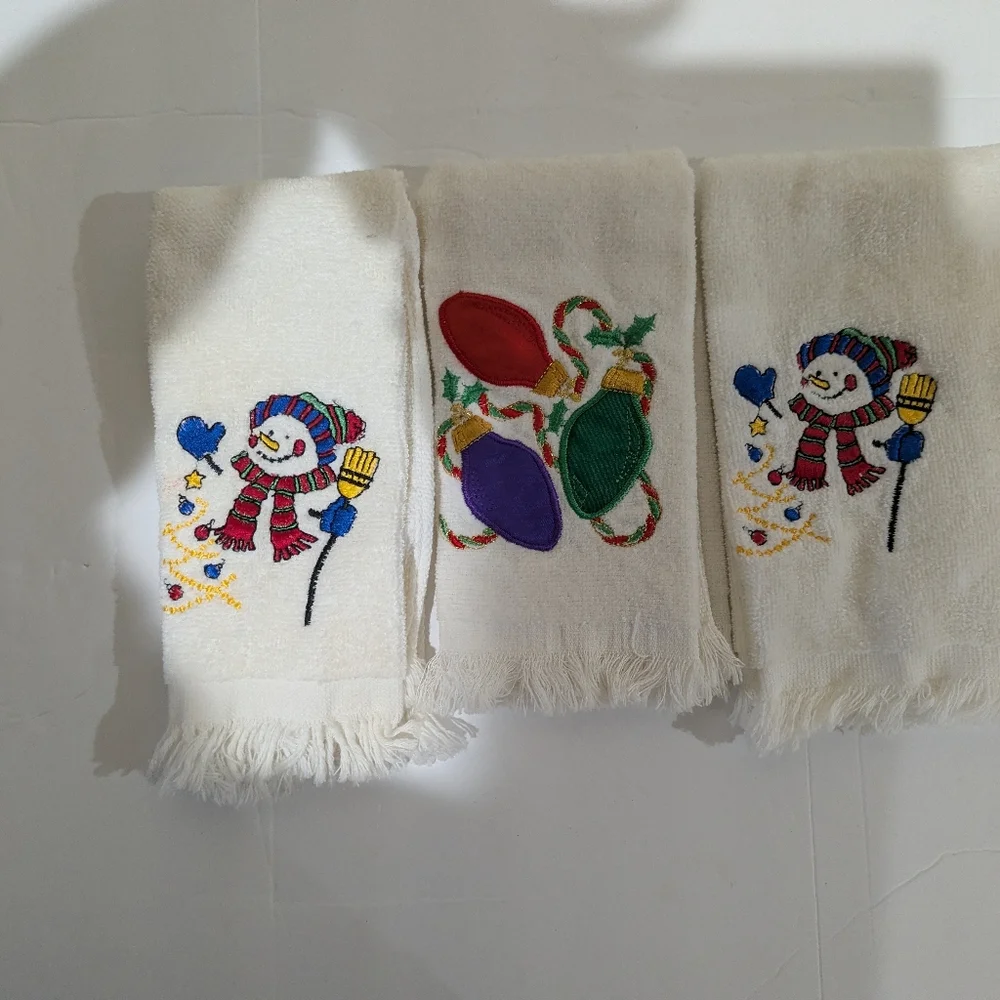 New 3 Pc Festive Snowman and Ornament Finger Towels